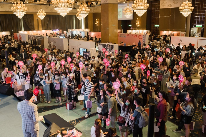 《WEDDINGS新娘物語》舉辦的「結婚採購節」每年吸引全台灣2000對以上準新人參加，被準新人譽為是婚禮圈的「奧斯卡盛典」活動。