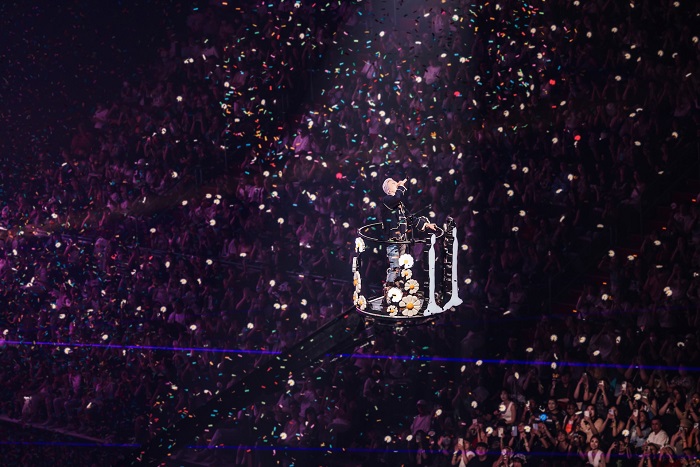 演唱會雛菊主題升降首度在台北亮相。（圖／ (C) GALAXY CORPORATION提供）