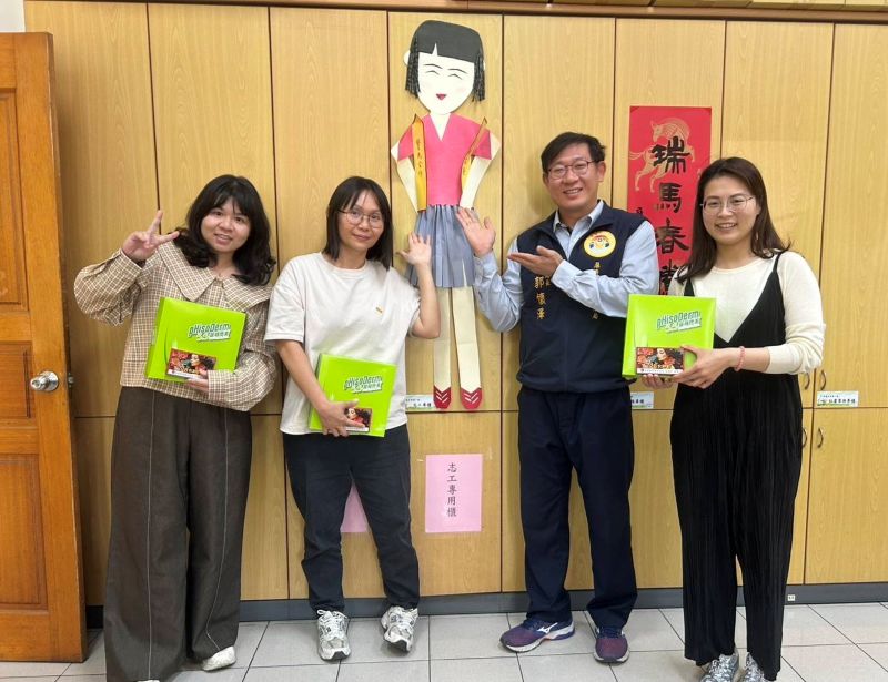 歡慶38婦女節　恆春分局致贈彩妝與沐浴套組 向女性同仁表達敬意