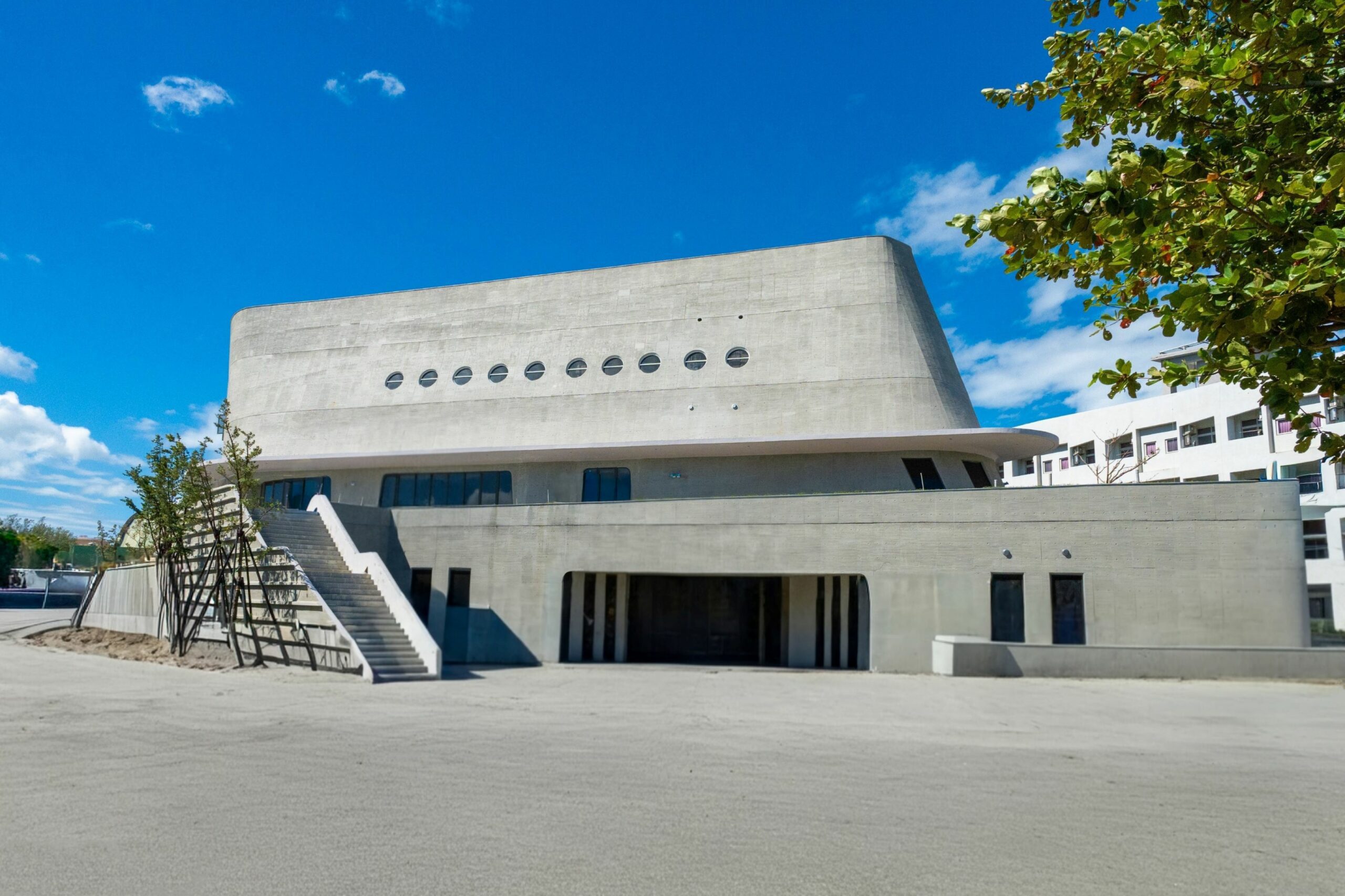 恆春文化中心劇場館開幕　萬人牽手護古城點亮150年風華