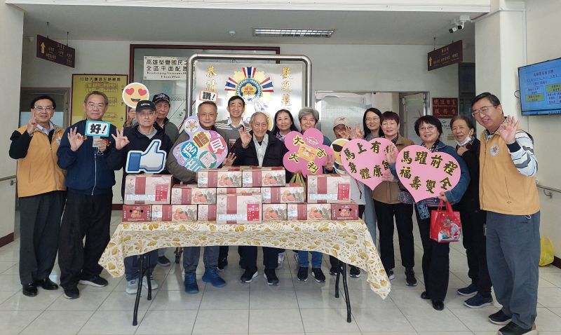 總統府致贈茂谷柑關懷長輩　高雄榮家住民歡喜迎新春